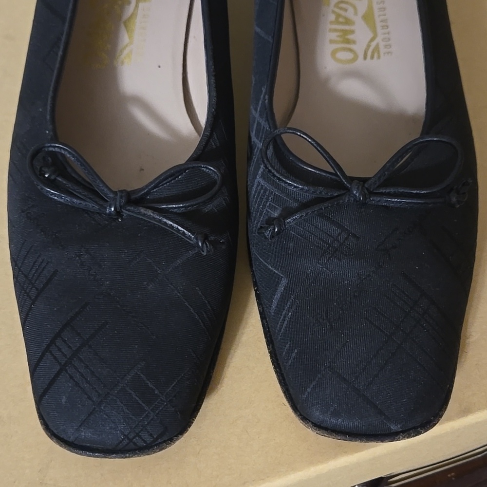 Salvatore Ferragamo Black Bow Heels Size 8.5 - Picture 3 of 11